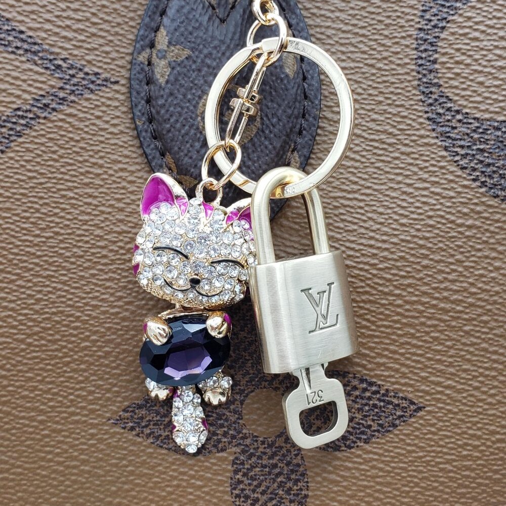 LV Gold Padlock 🔑 Authentic Louis Vuitton Charm + Unbranded Cat Keychain - Picture 10 of 10
